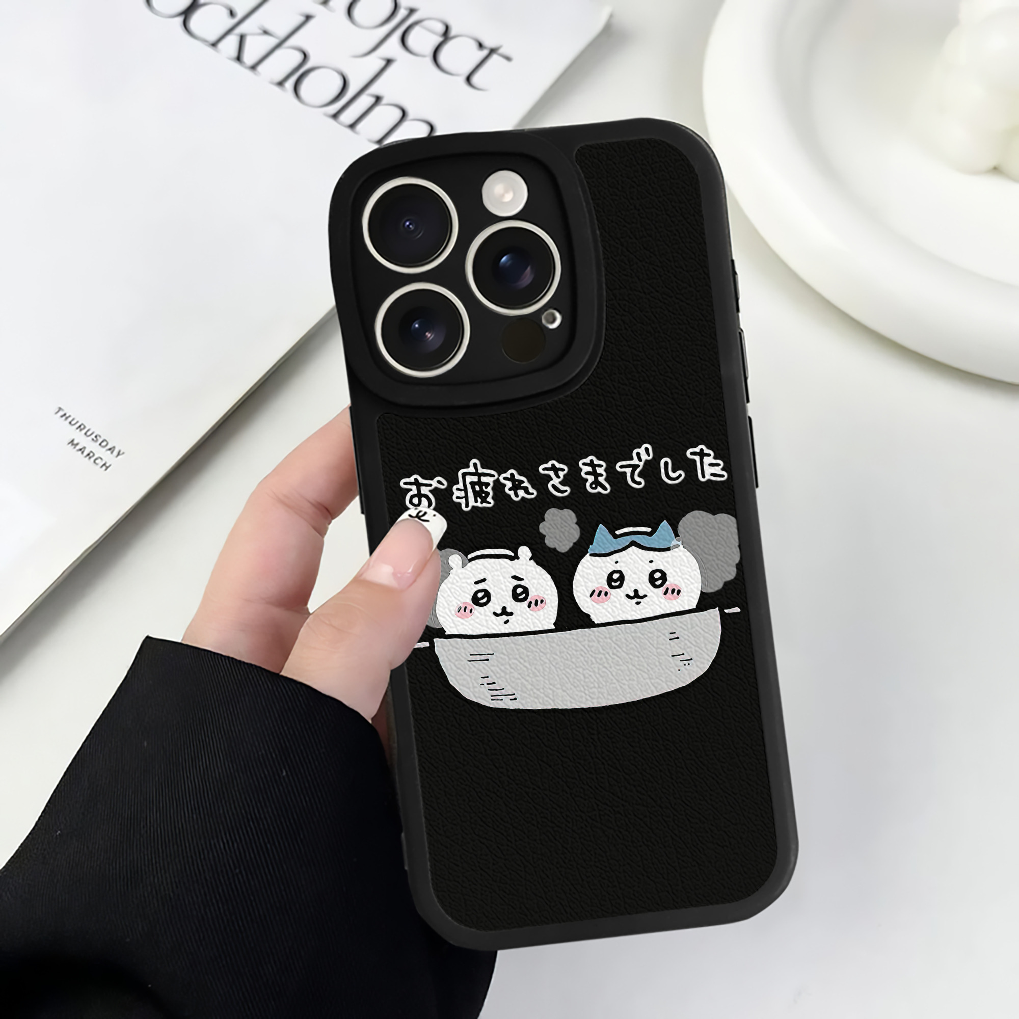 （画像用） ちいかわ ハチワレ Chii-kawa hachiware 【iPhone 16シリーズ対応】シリコンスマホケース（レザー調） 材質：シリコン
